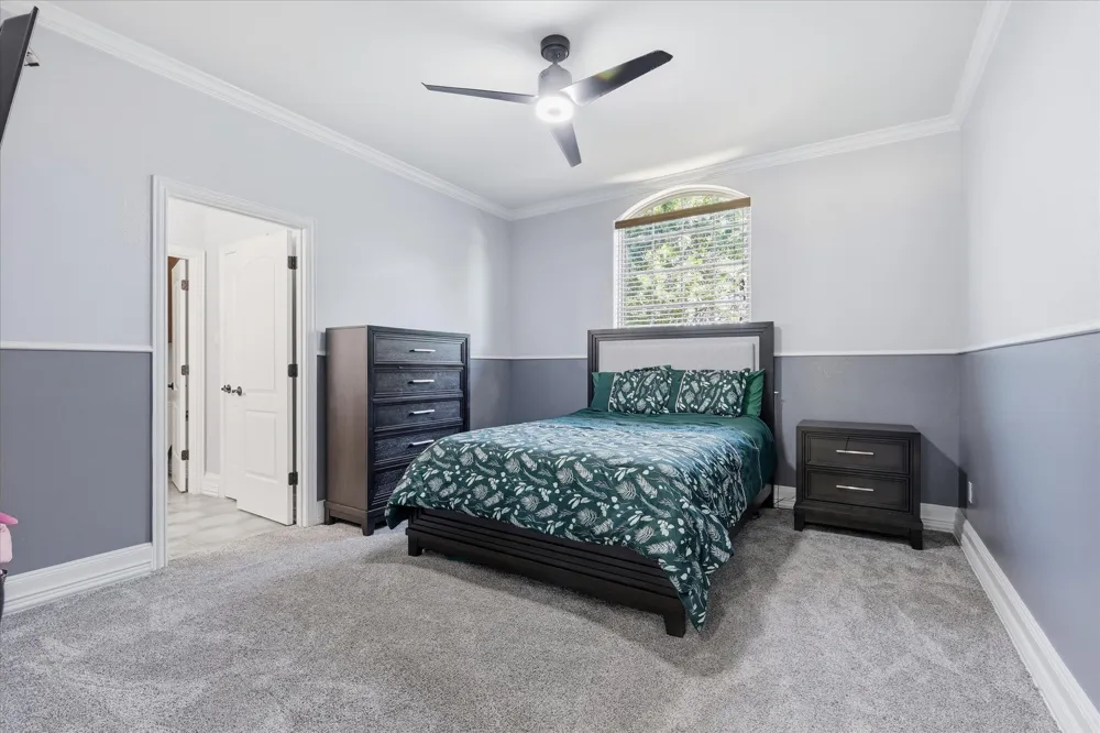 2056 Willow Bend Drive Oak Leaf, TX 75154