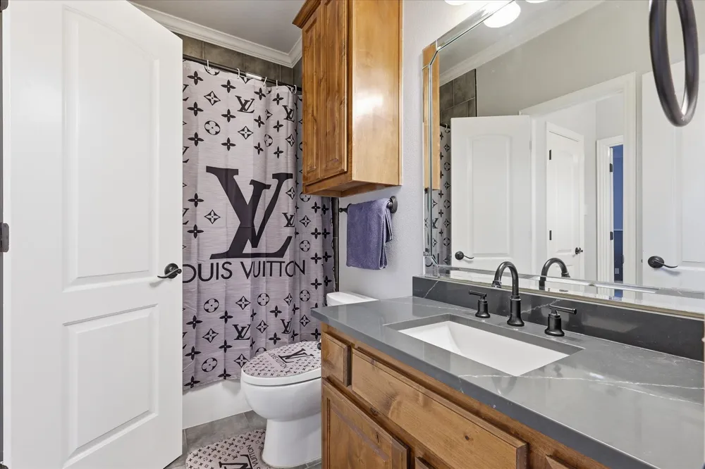 2056 Willow Bend Drive Oak Leaf, TX 75154