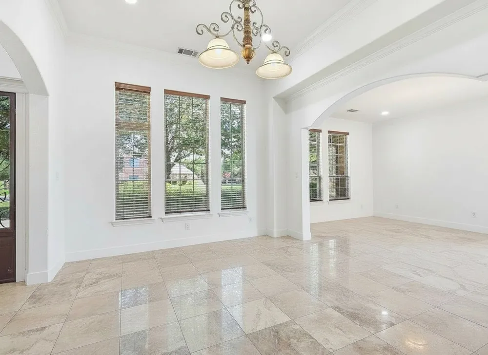 2056 Willow Bend Drive Oak Leaf, TX 75154