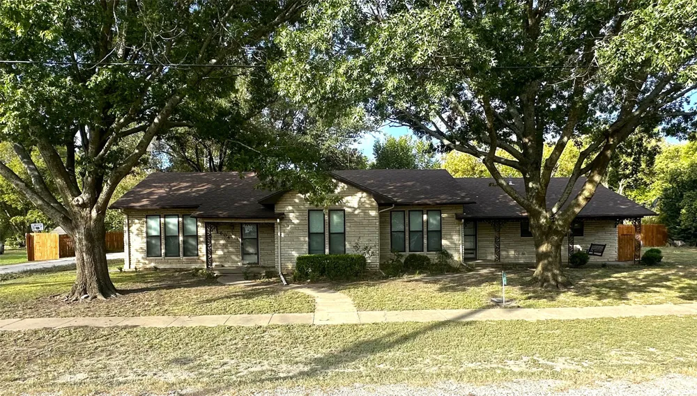 604 Harrel Avenue Bynum, TX 76631