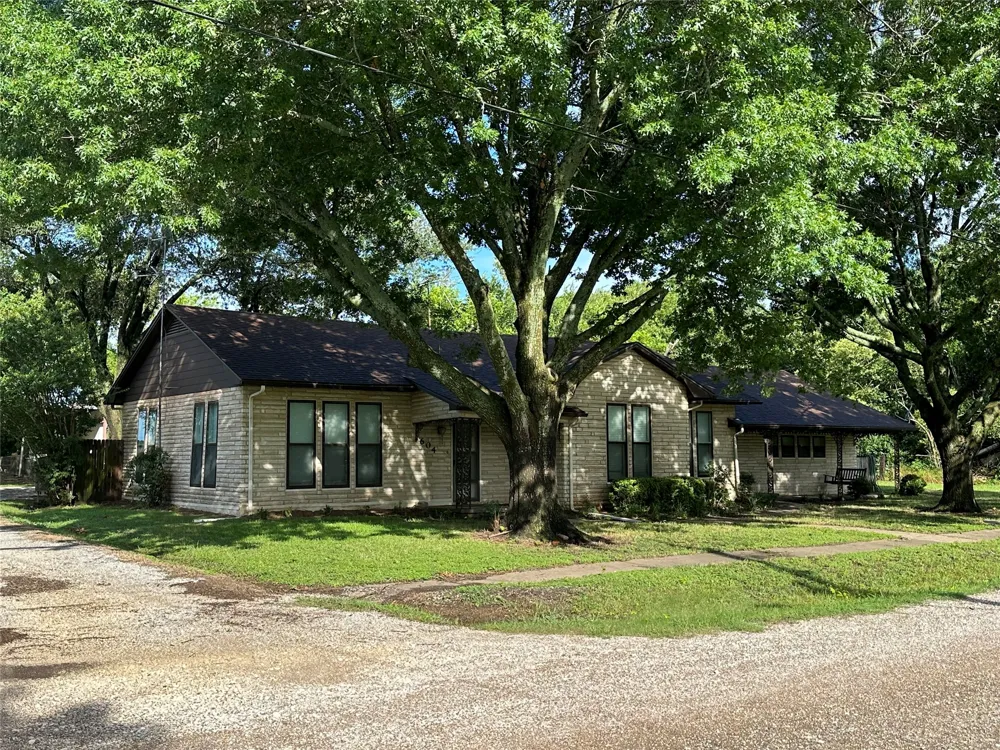 604 Harrel Avenue Bynum, TX 76631