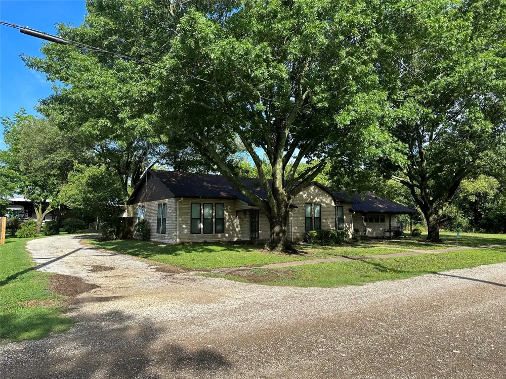 604 Harrel Avenue Bynum, TX 76631