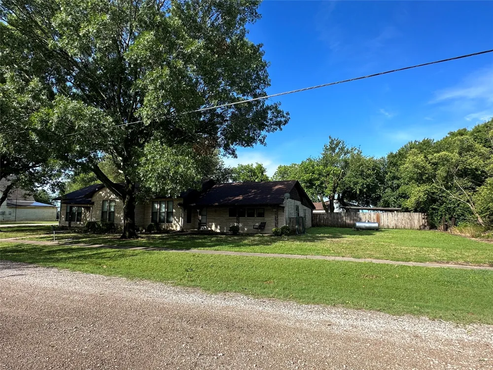 604 Harrel Avenue Bynum, TX 76631