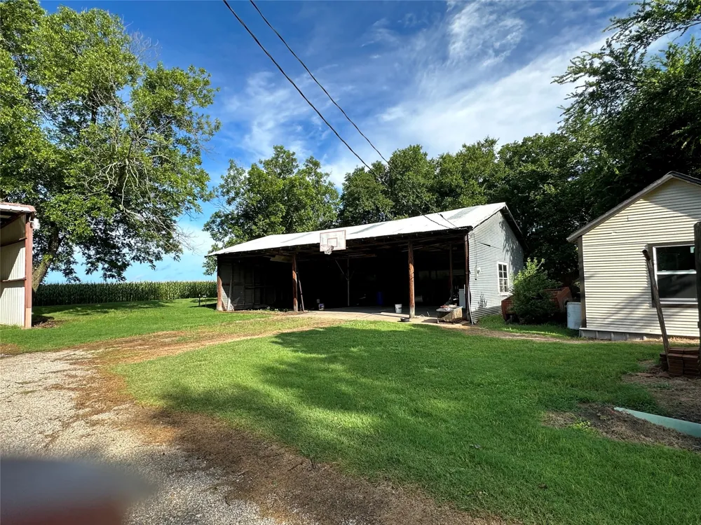 604 Harrel Avenue Bynum, TX 76631