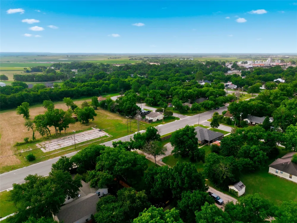 703 Reagan West, TX 76691