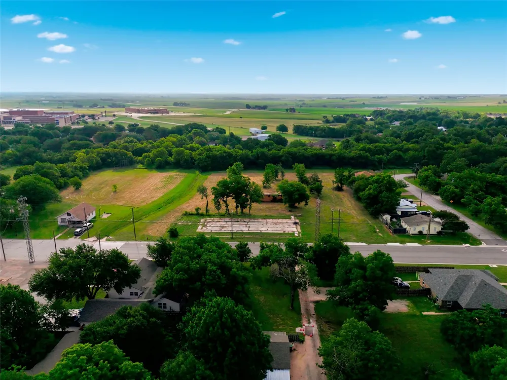 703 Reagan West, TX 76691