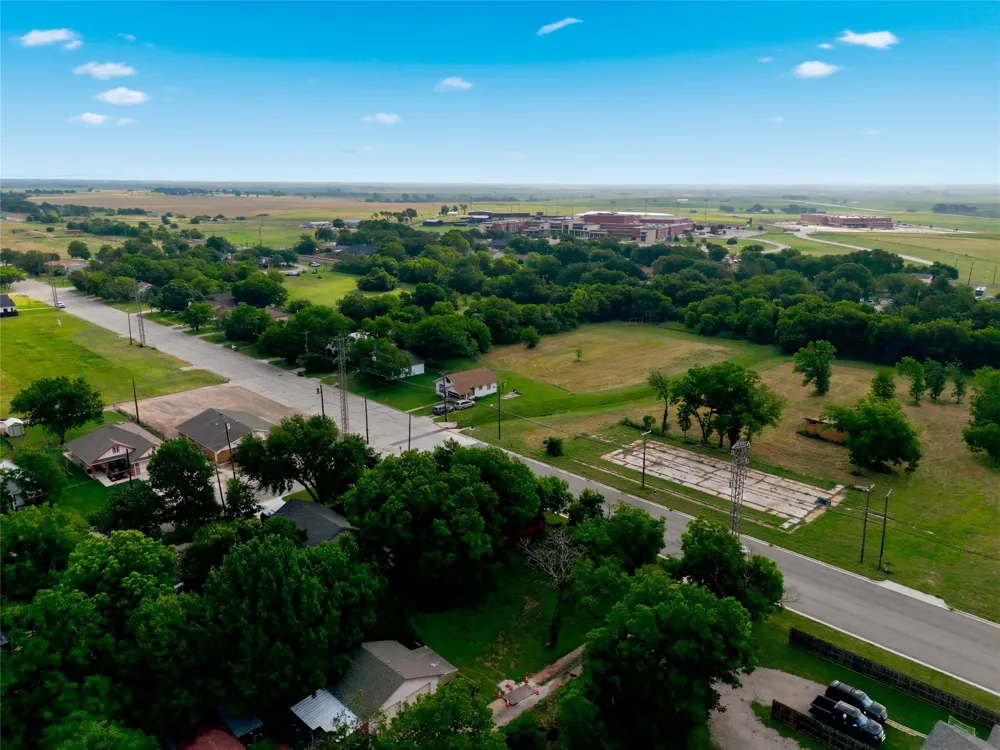 703 Reagan West, TX 76691