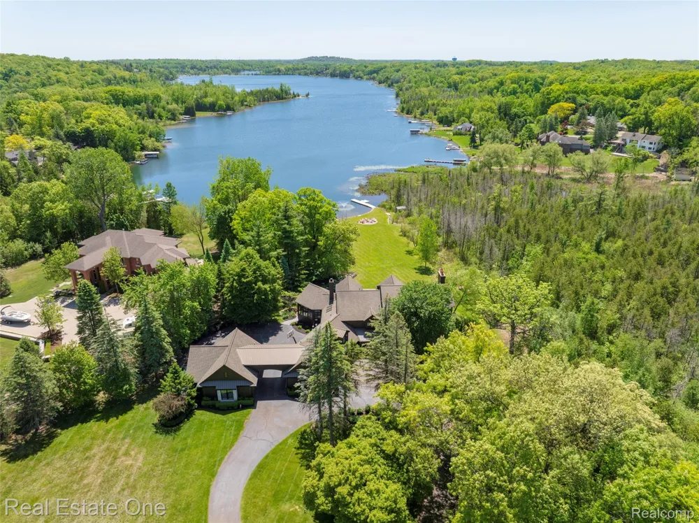 7689 Deerhill Drive Clarkston City, MI 48346
