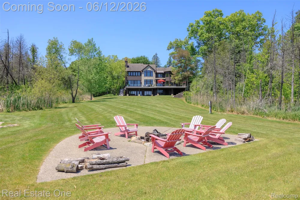 7689 Deerhill Drive Clarkston City, MI 48346