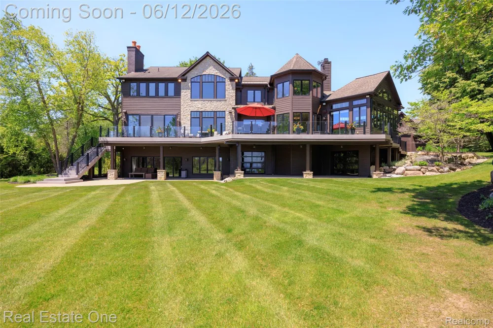 7689 Deerhill Drive Clarkston City, MI 48346