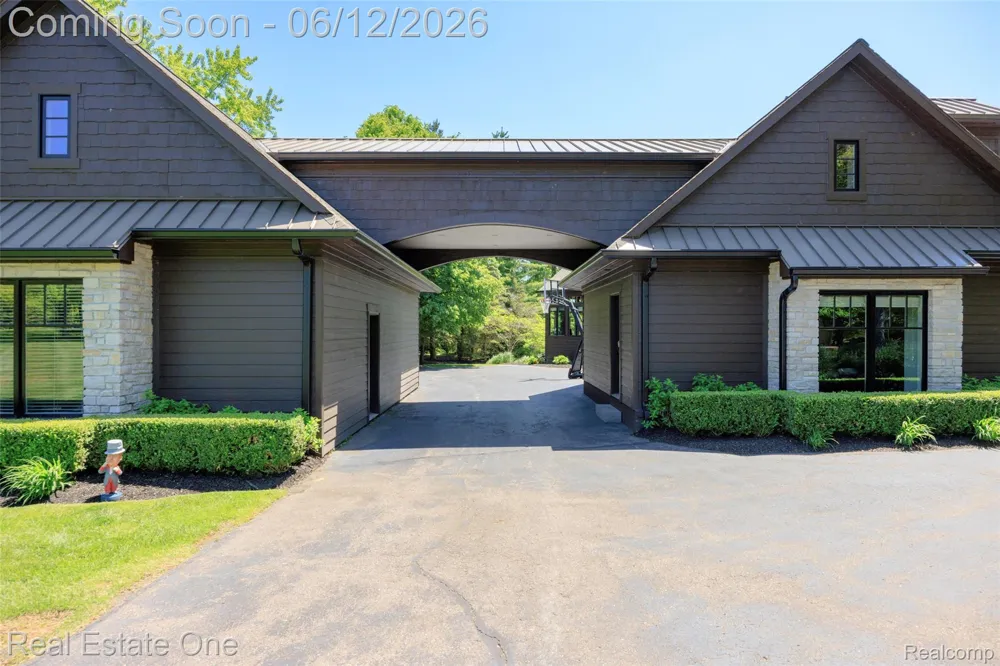 7689 Deerhill Drive Clarkston City, MI 48346