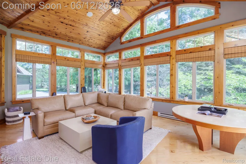 7689 Deerhill Drive Clarkston City, MI 48346