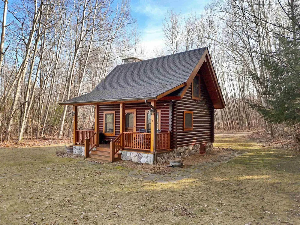 3900 Swaney Road Peninsula Township, MI 49686