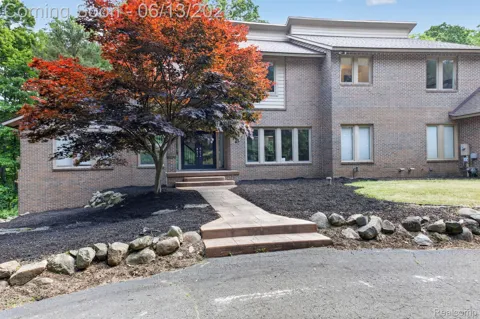 9961 Cross Creek Drive