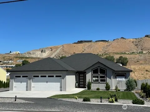 949 Newport Loop