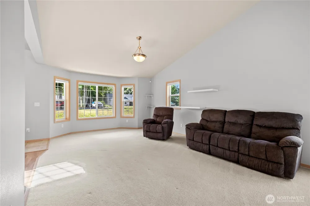 52 Morgan Drive Cathlamet, WA 98612