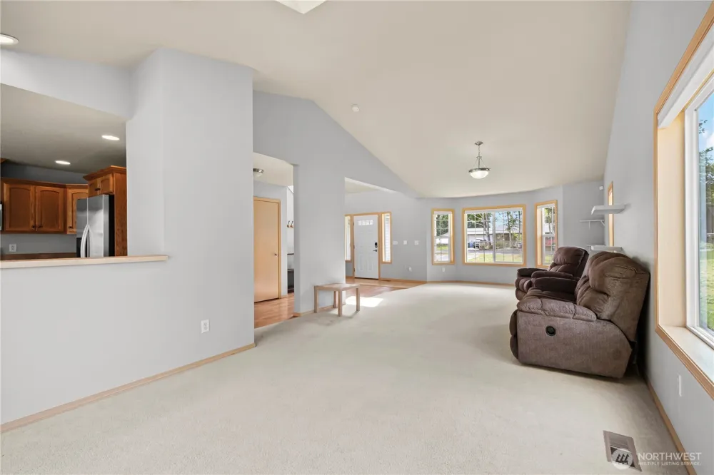 52 Morgan Drive Cathlamet, WA 98612
