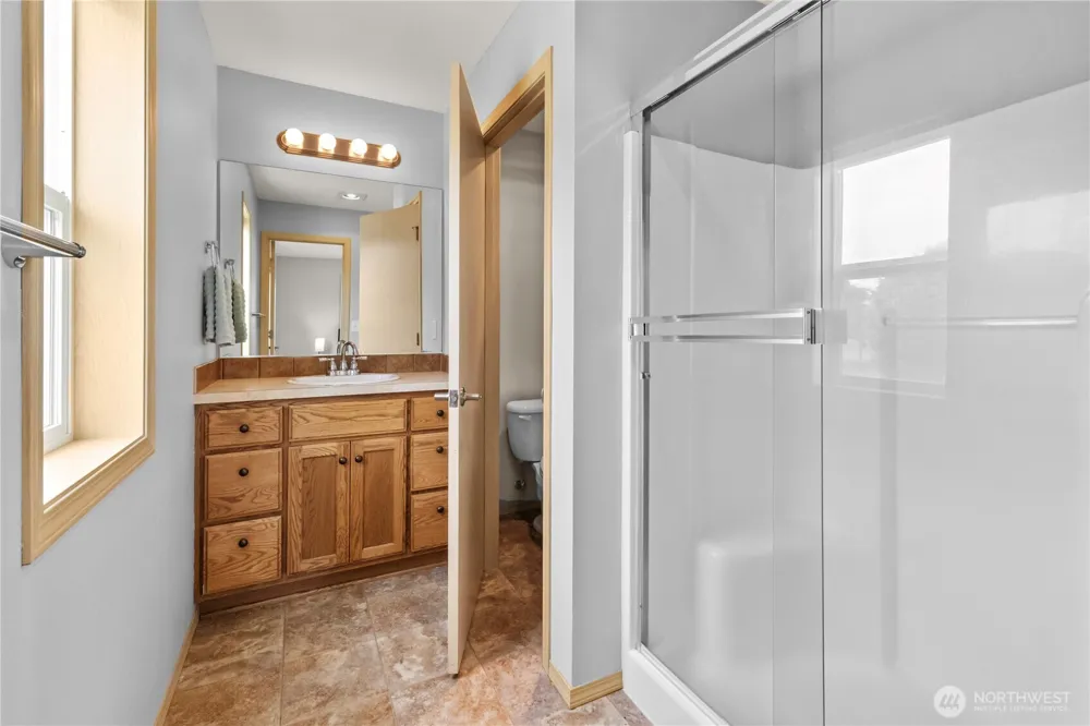 52 Morgan Drive Cathlamet, WA 98612