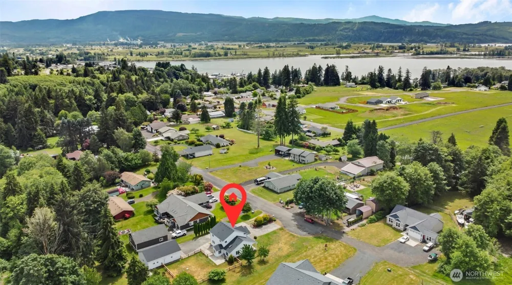 52 Morgan Drive Cathlamet, WA 98612