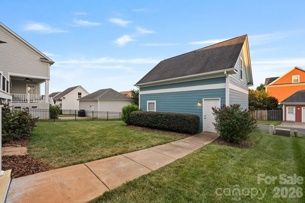 2319 Lochview Street Pineville, NC 28134