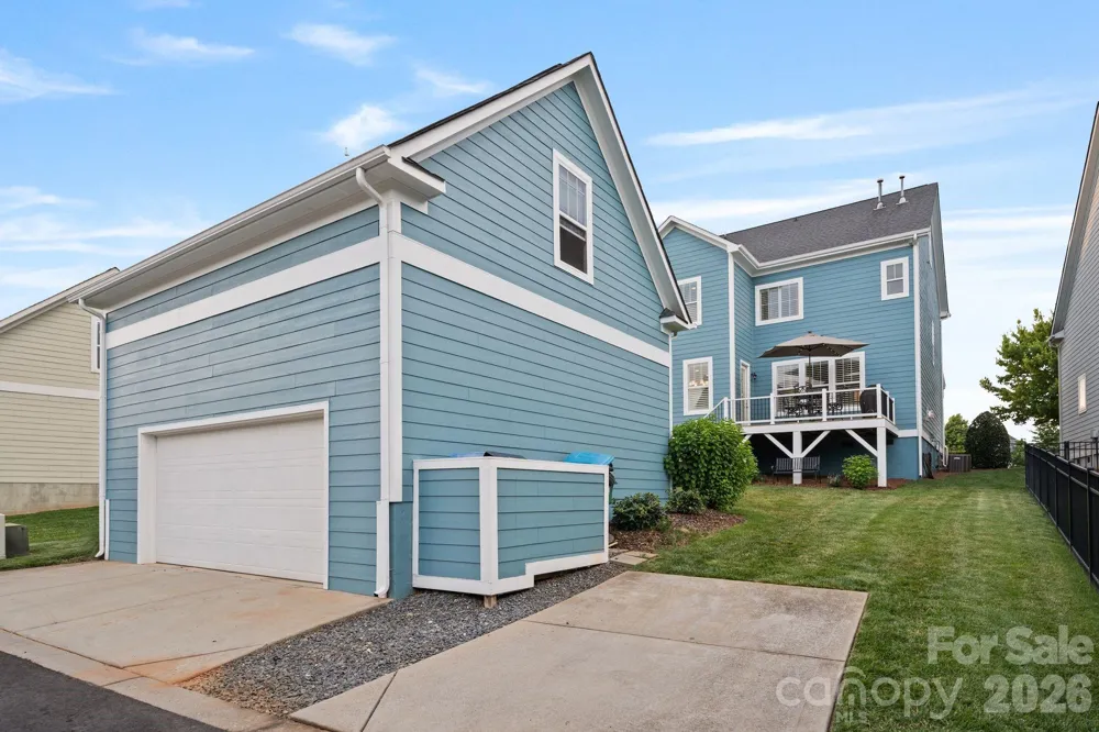 2319 Lochview Street Pineville, NC 28134