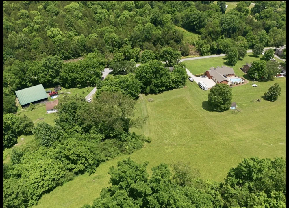 17 Dog Branch Rd S Pleasant Shade, TN 37145