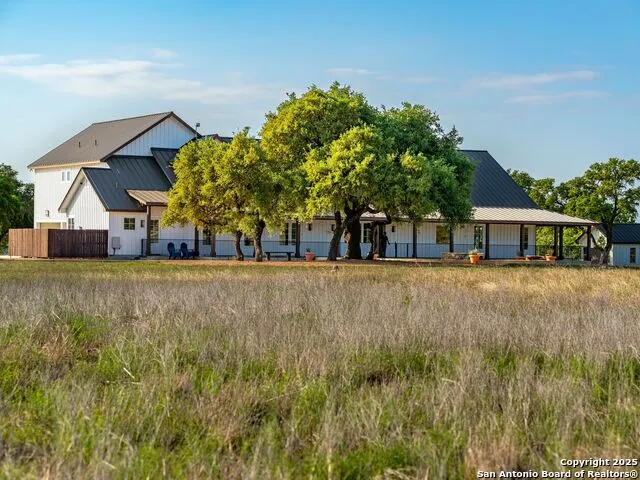 862 Grape Creek Road Fredericksburg, TX 78624
