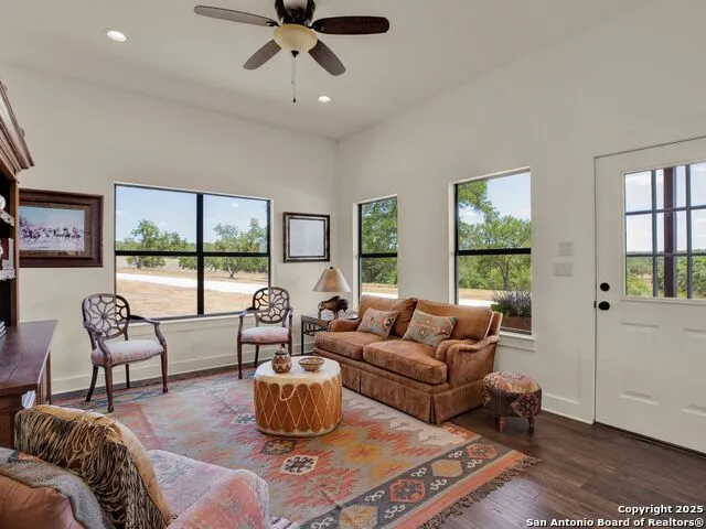 862 Grape Creek Road Fredericksburg, TX 78624