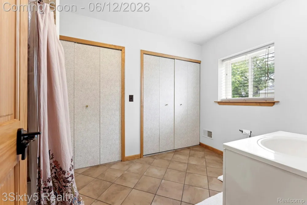 20060 Koths Street Taylor City, MI 48180