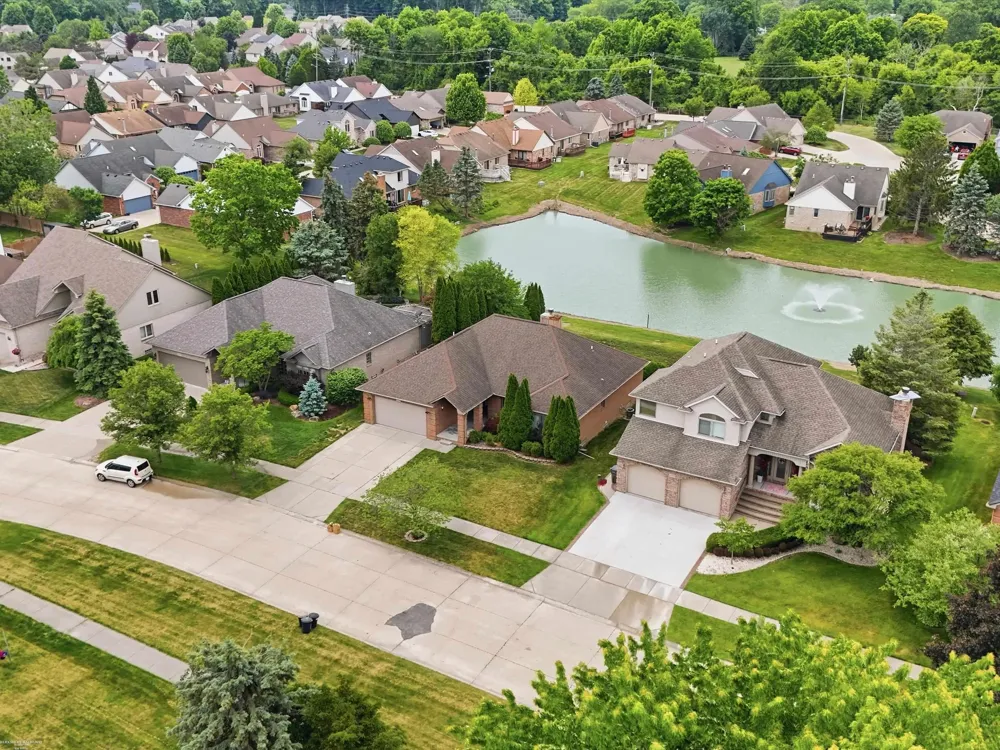 41891 Clinton Pines Drive Clinton Charter Township, MI 48038