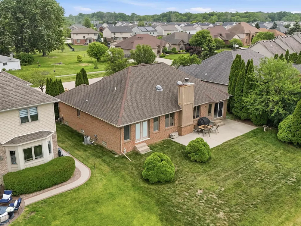 41891 Clinton Pines Drive Clinton Charter Township, MI 48038
