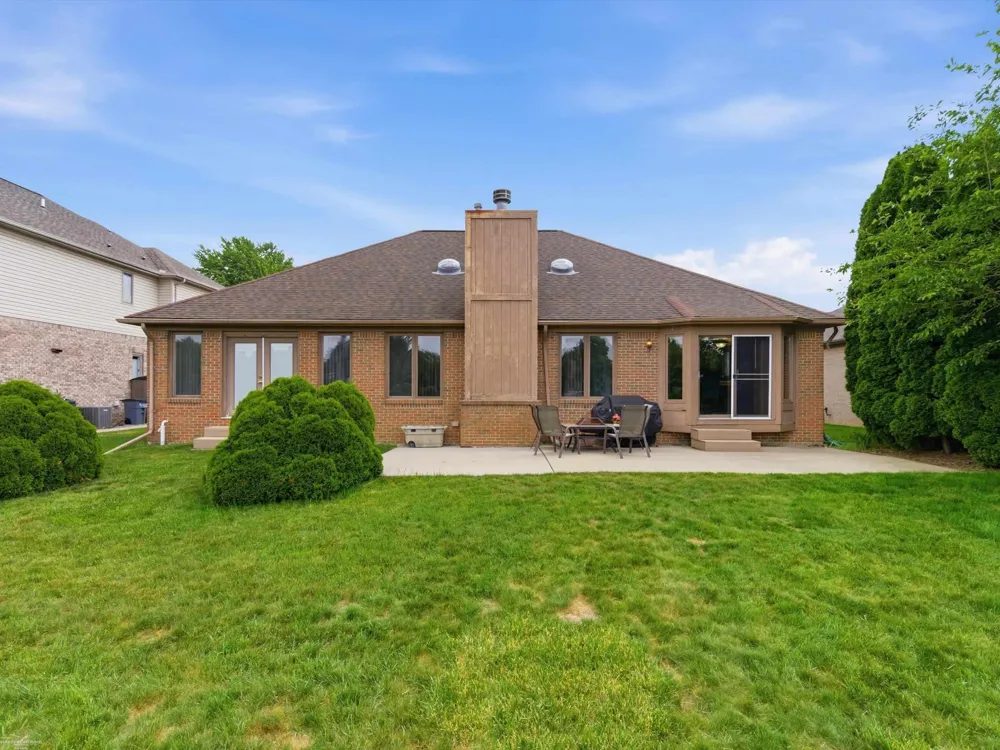 41891 Clinton Pines Drive Clinton Charter Township, MI 48038