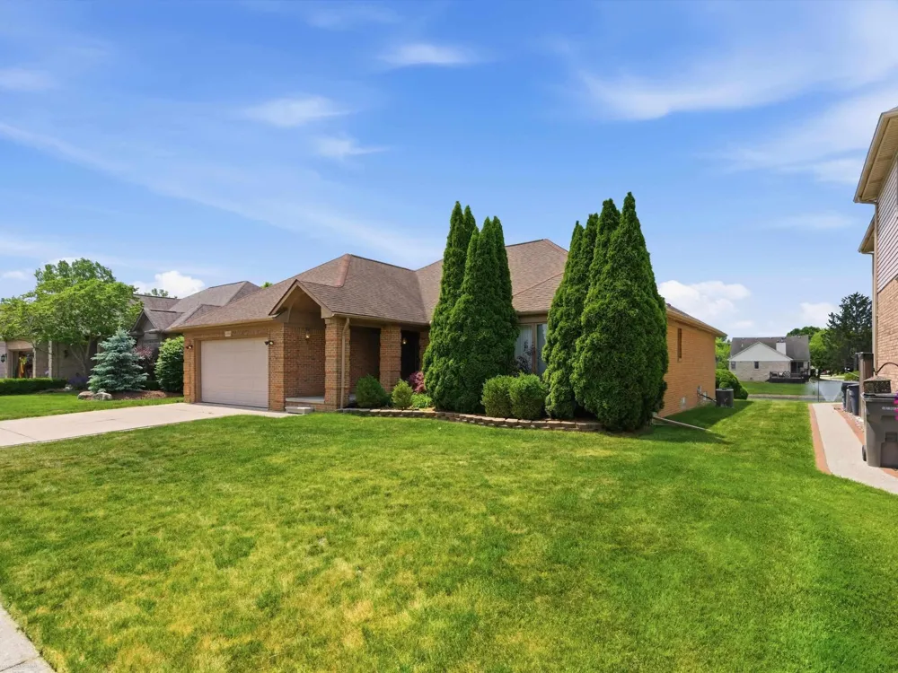 41891 Clinton Pines Drive Clinton Charter Township, MI 48038
