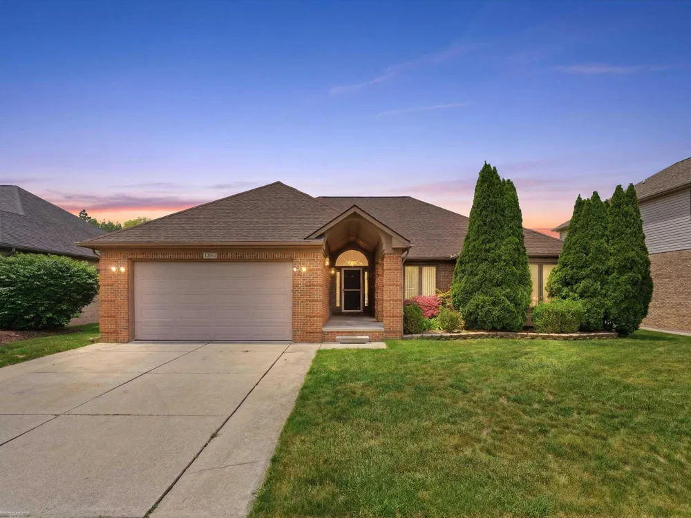 41891 Clinton Pines Drive Clinton Charter Township, MI 48038