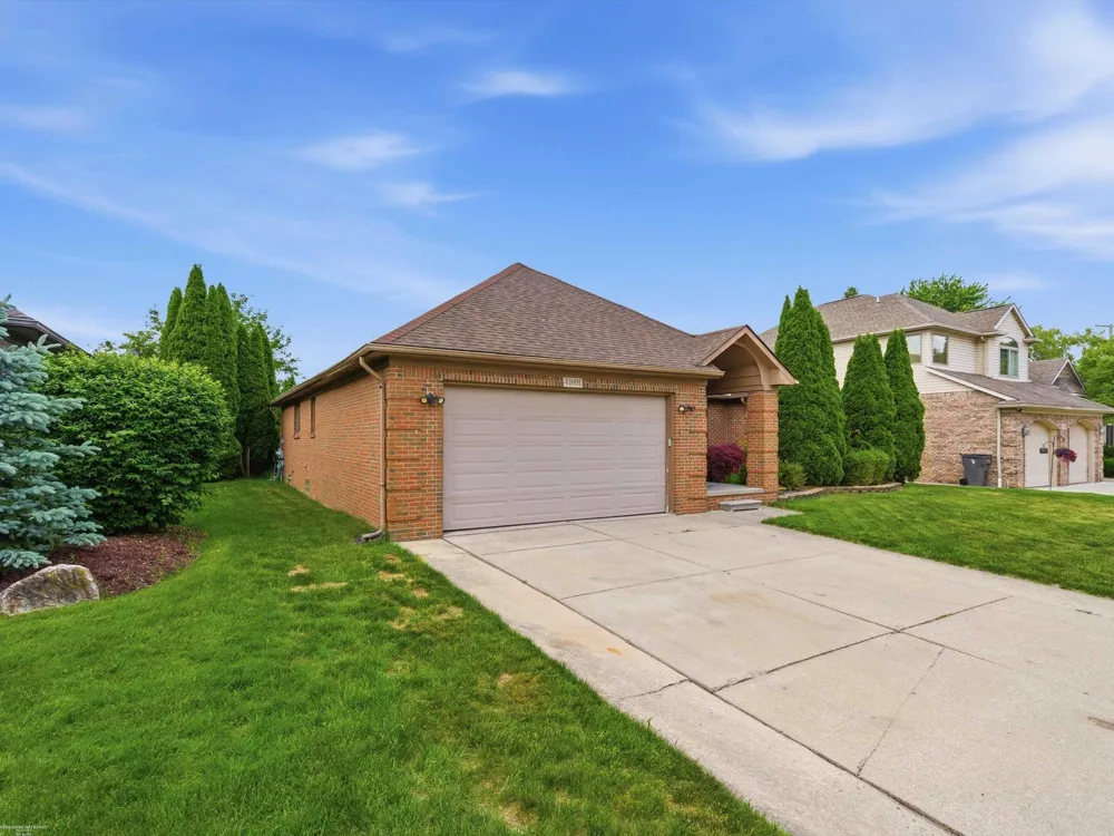41891 Clinton Pines Drive Clinton Charter Township, MI 48038