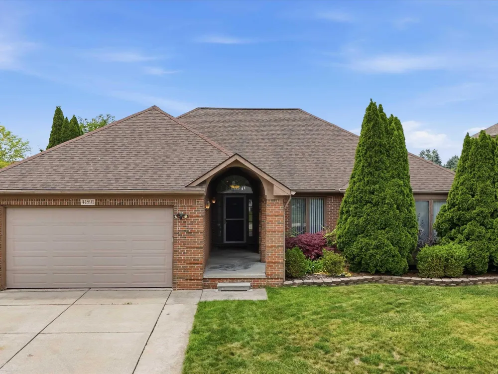 41891 Clinton Pines Drive Clinton Charter Township, MI 48038