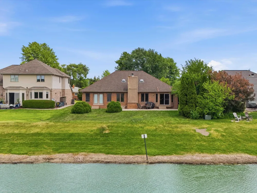 41891 Clinton Pines Drive Clinton Charter Township, MI 48038