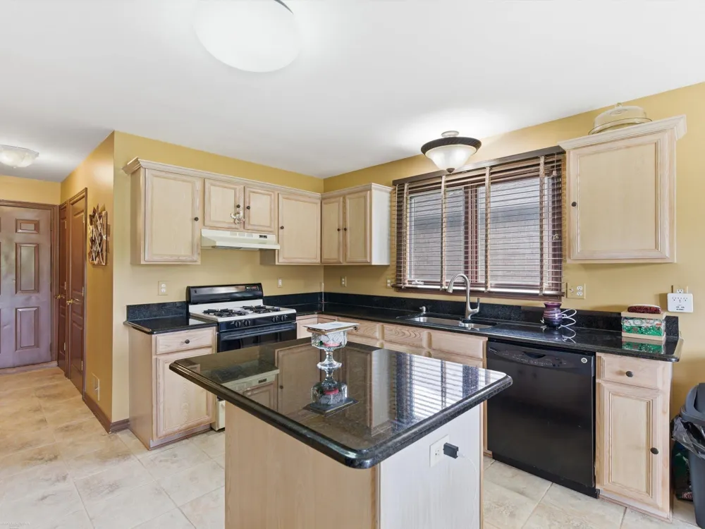 41891 Clinton Pines Drive Clinton Charter Township, MI 48038