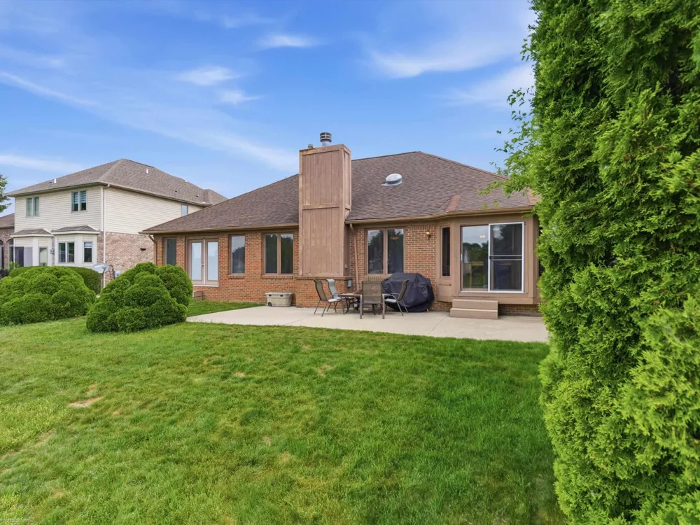 41891 Clinton Pines Drive Clinton Charter Township, MI 48038