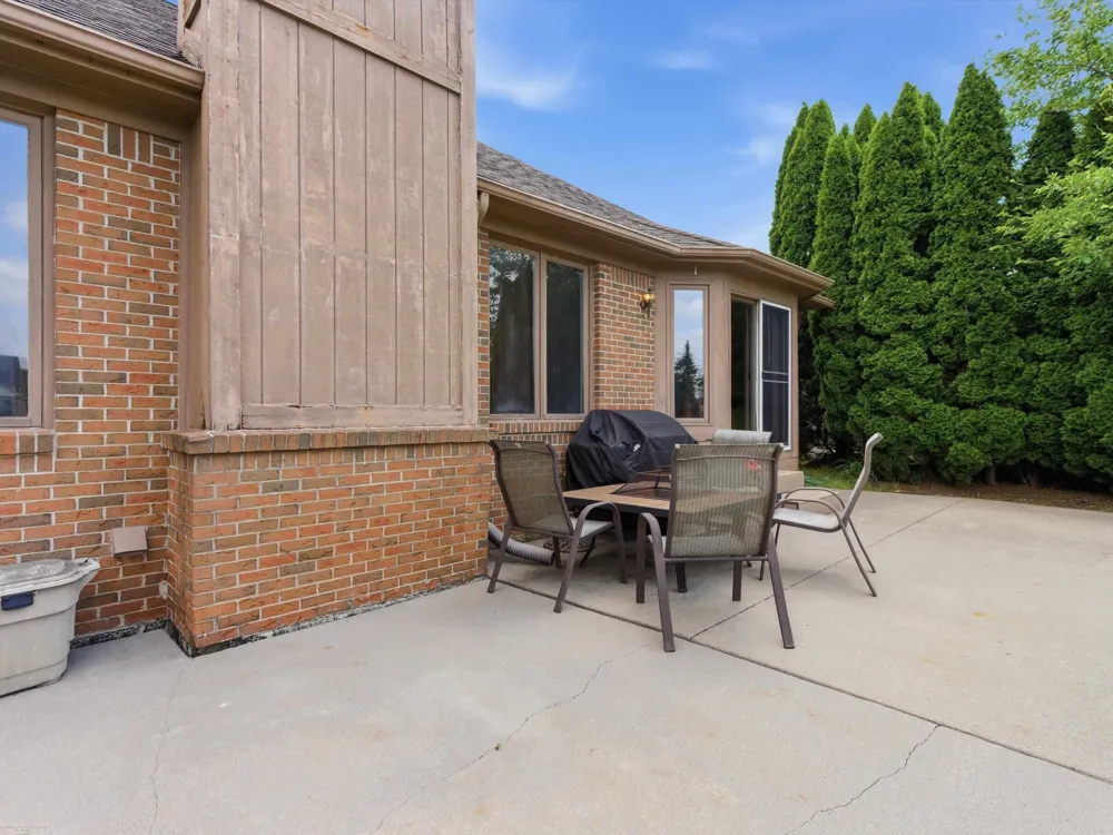 41891 Clinton Pines Drive Clinton Charter Township, MI 48038