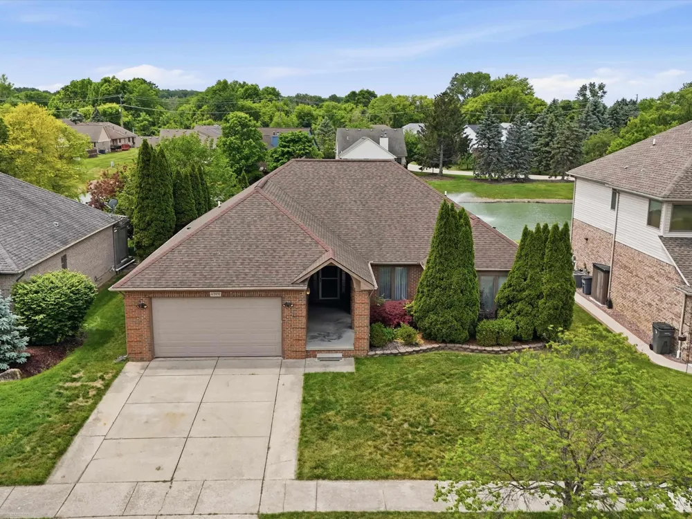 41891 Clinton Pines Drive Clinton Charter Township, MI 48038
