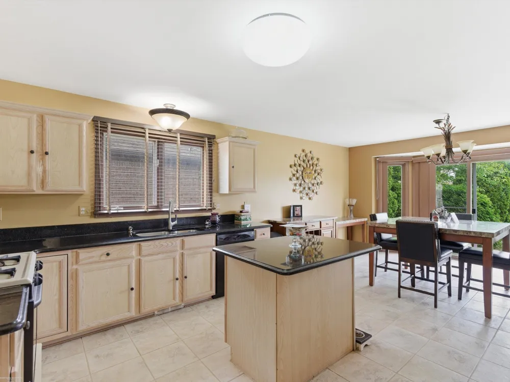 41891 Clinton Pines Drive Clinton Charter Township, MI 48038