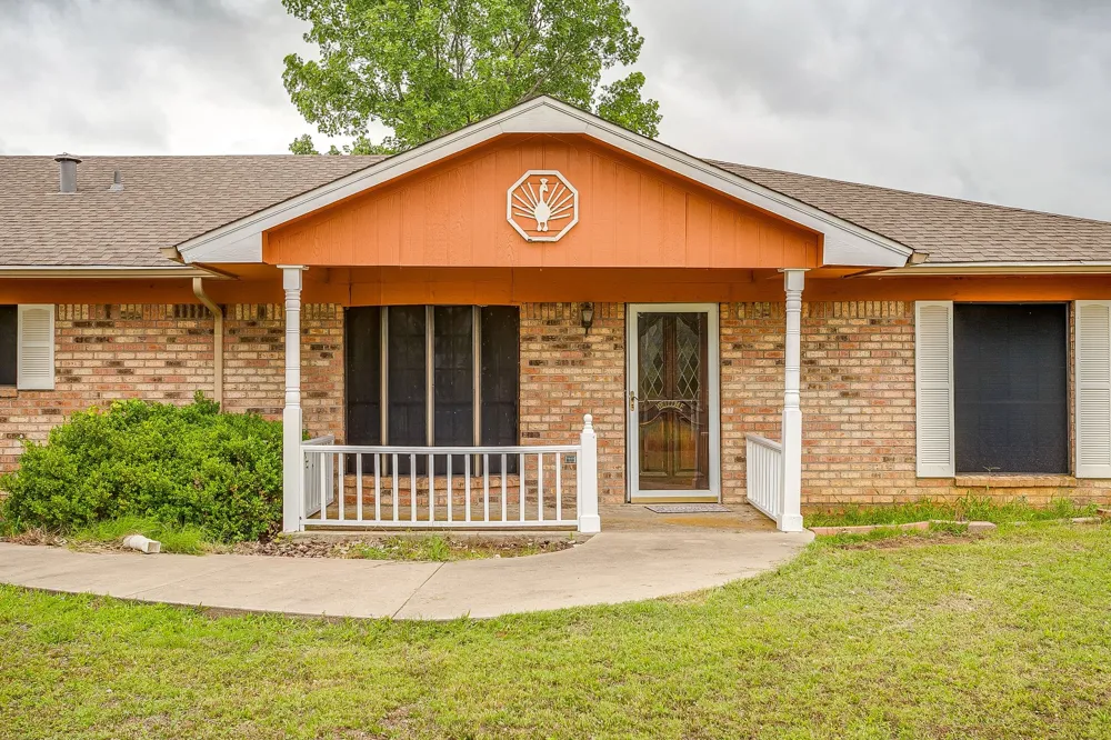 1288 Fm 67 Covington, TX 76636