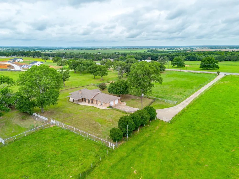 1288 Fm 67 Covington, TX 76636