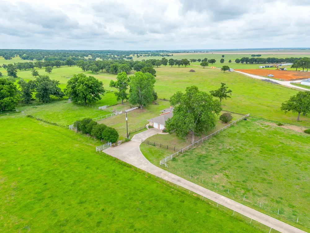 1288 Fm 67 Covington, TX 76636