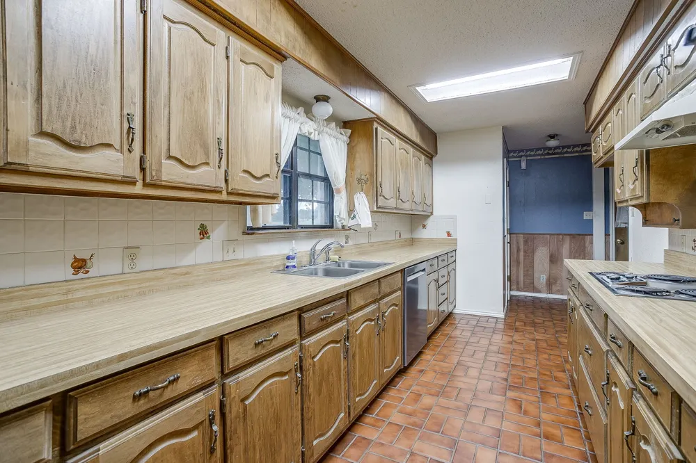 1288 Fm 67 Covington, TX 76636