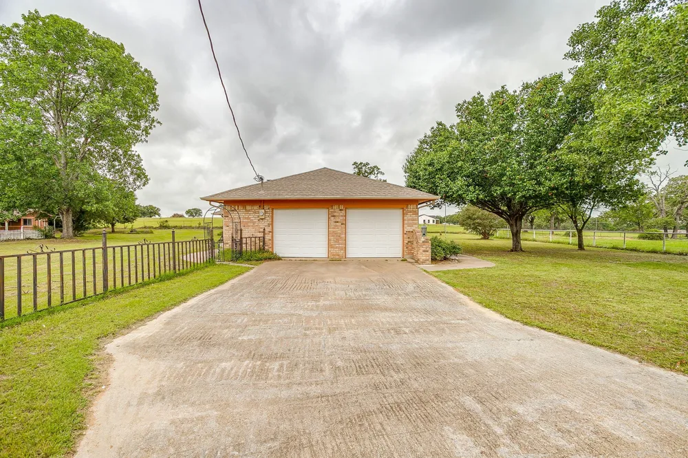 1288 Fm 67 Covington, TX 76636