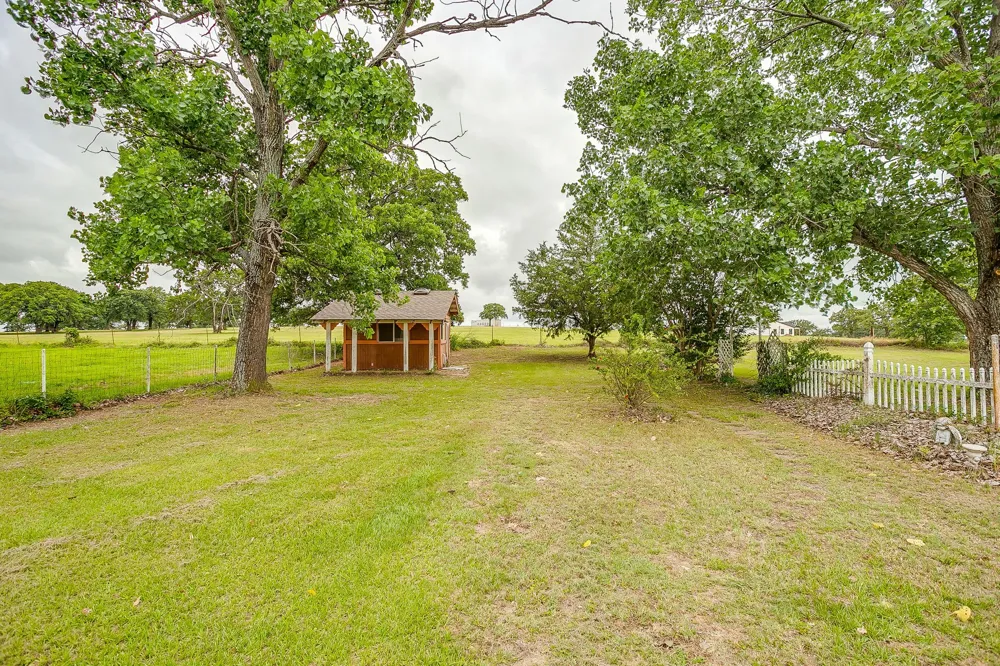 1288 Fm 67 Covington, TX 76636