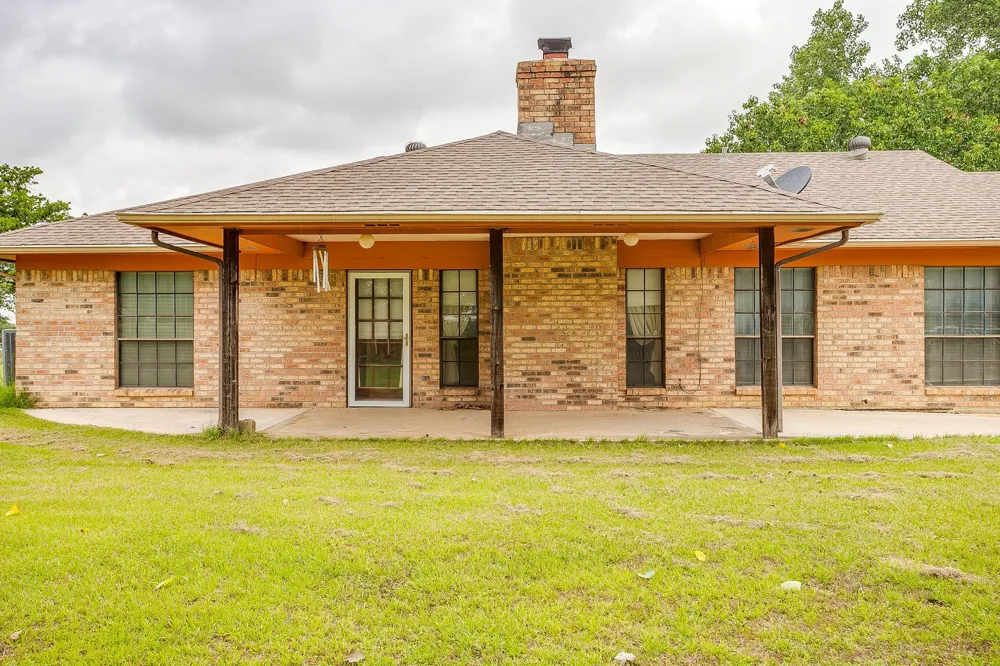 1288 Fm 67 Covington, TX 76636