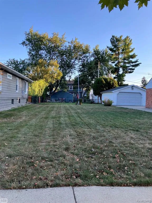 1137 LARKMOOR Berkley City, MI 48072